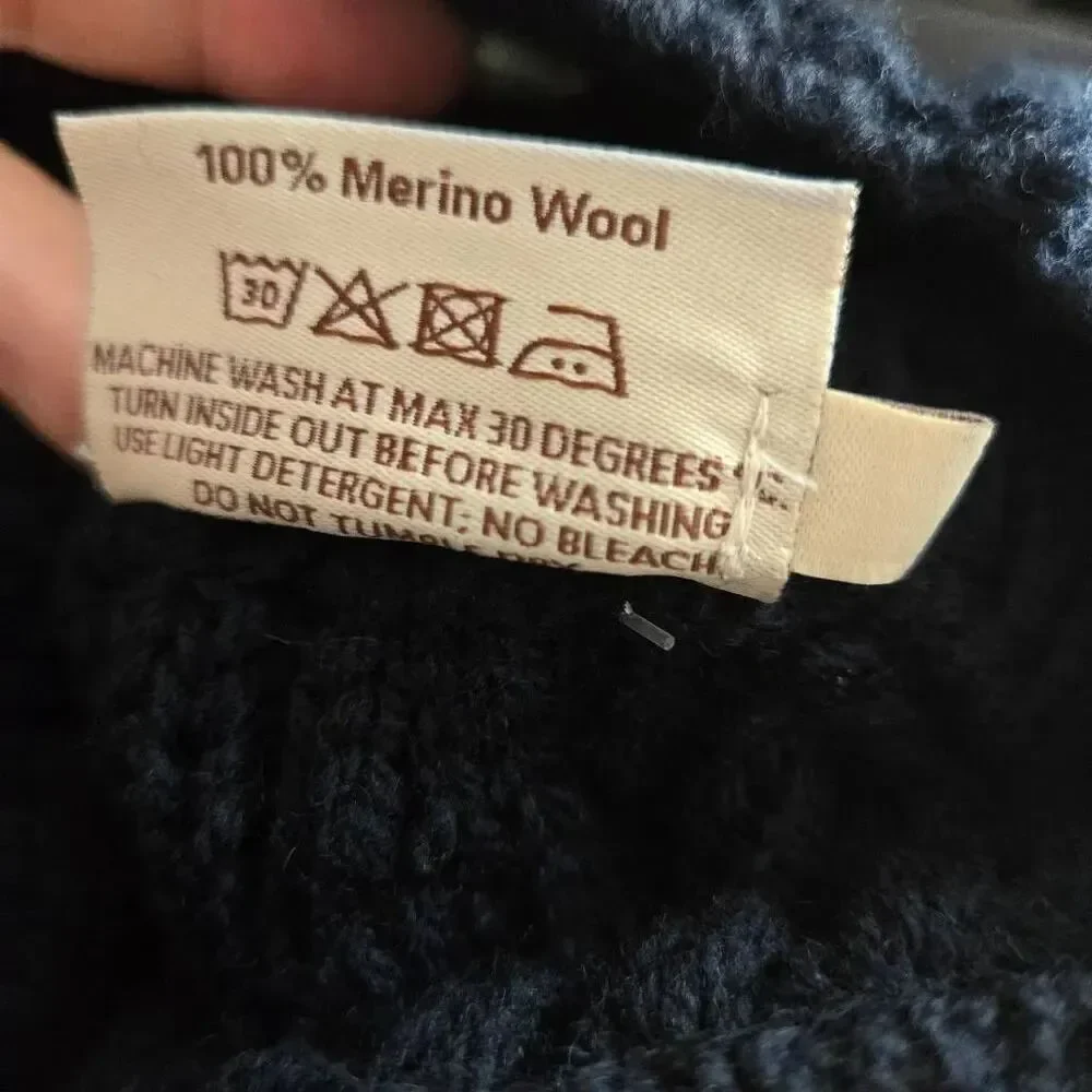 Saol Ireland 100% Merino Wool Sweater Size Medium Cable Knit Navy Blue